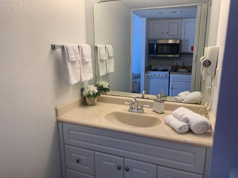 Royal Retreat-Amazing View-King Bed-1 Bedroom-Full Kitchen-Free Parking-Self Check-In Myrtle Beach Kültér fotó